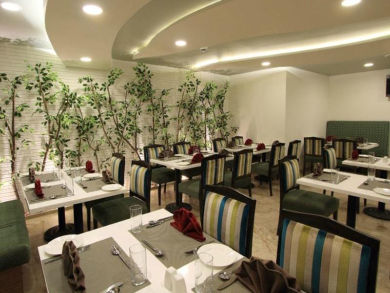 La Woods Hotel Ченнаї Екстер'єр фото